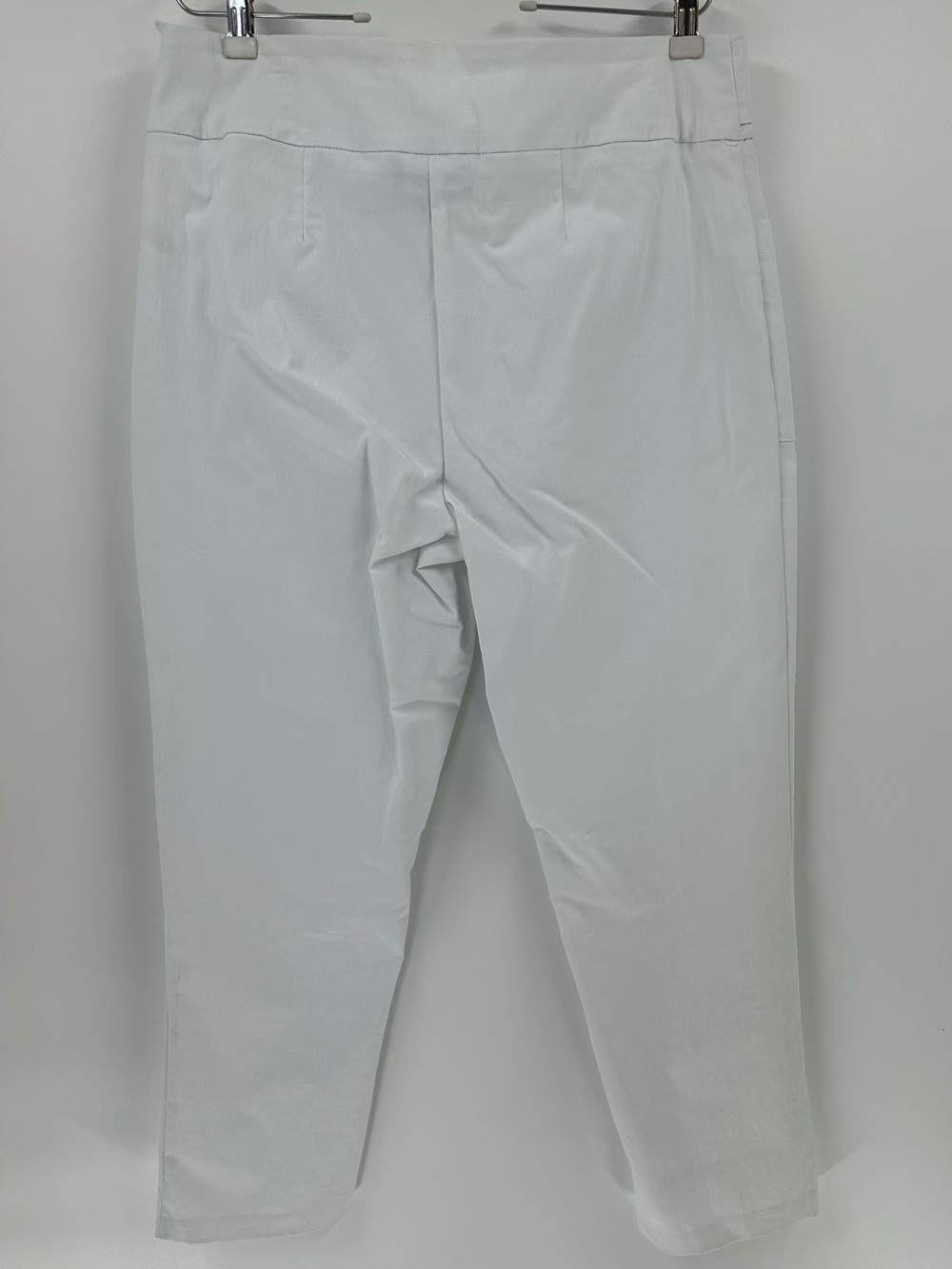 Lauren & Riley High-Waist Belted Cropped White Pants - Picture 5 of 13